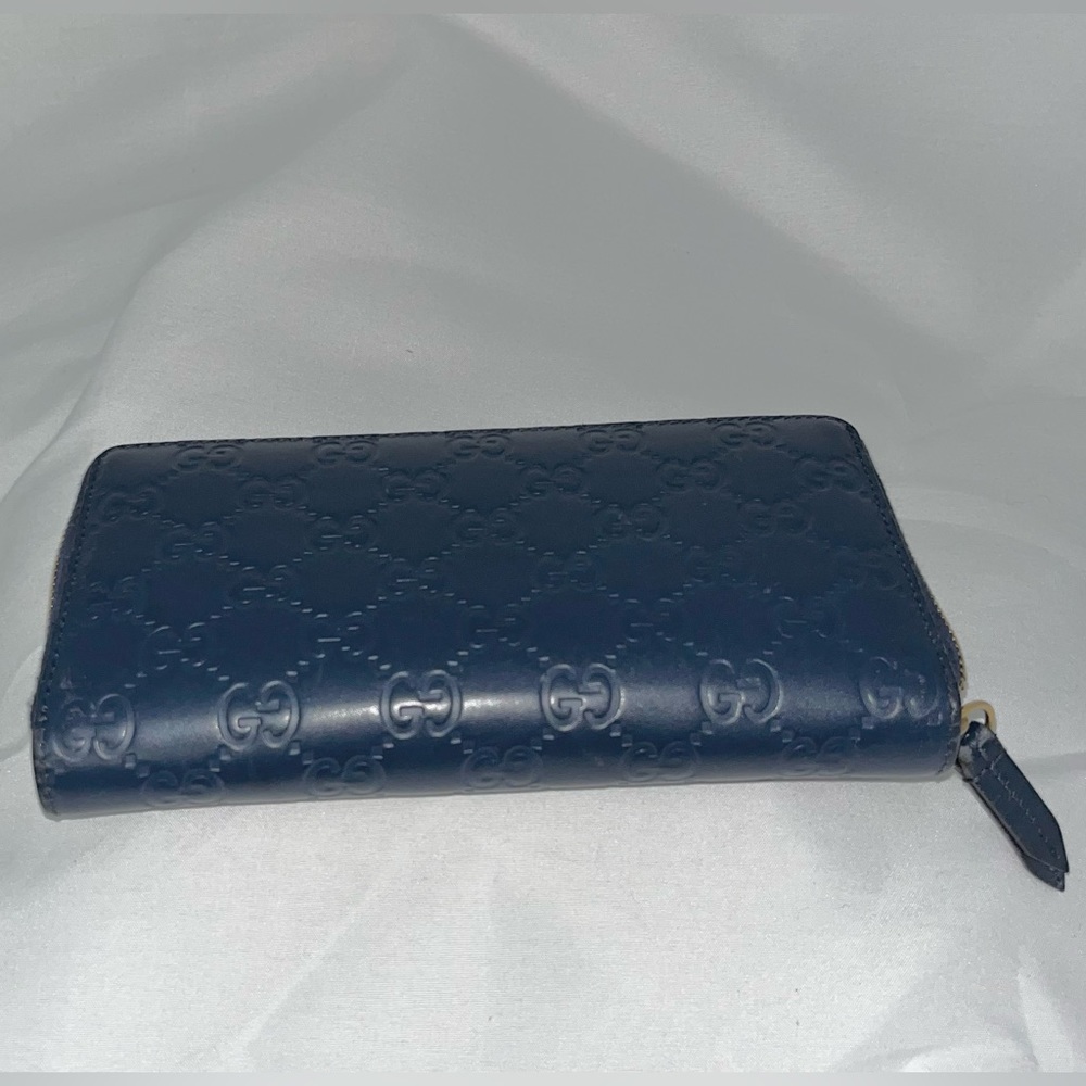 Blue leather Gucci wallet, 12 card slots and zippered coin section.